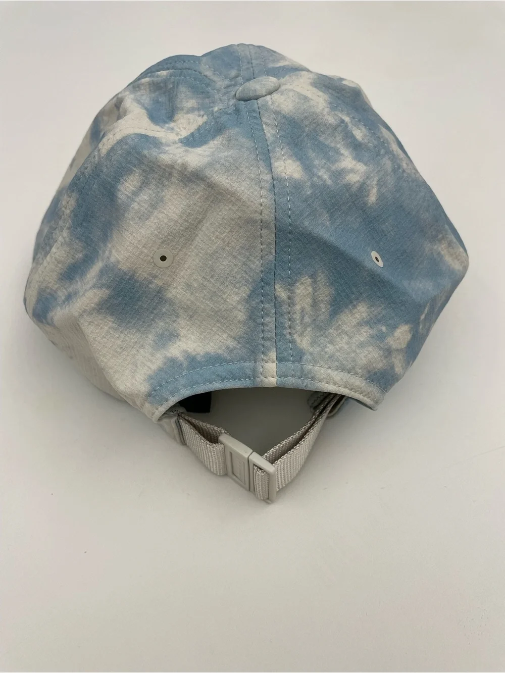 lululemon light blue washed cap with white interior